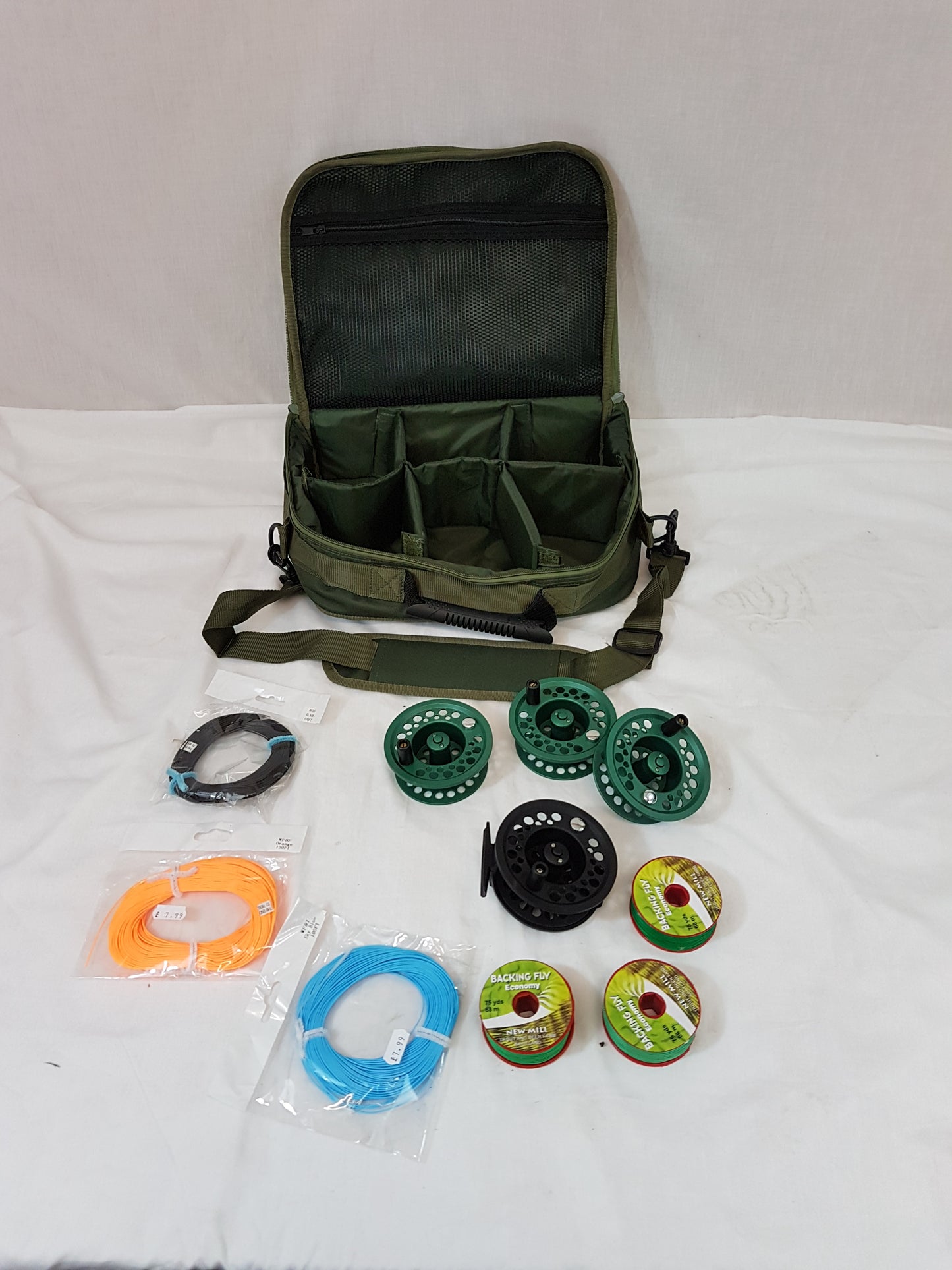 FLY REEL WITH 3 SPARE SPOOLS AND 3 FLY LINES IN REEL CASE