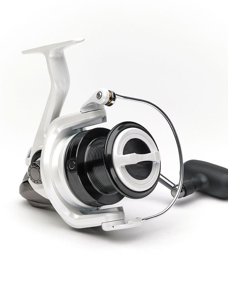 New Daiwa Shorecast 25A Bass / Surf Fishing Reel Model No. SC25A